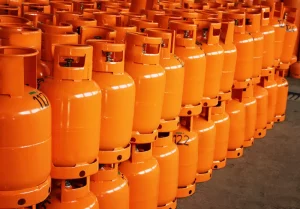 fg-distributes-gas-cylinder